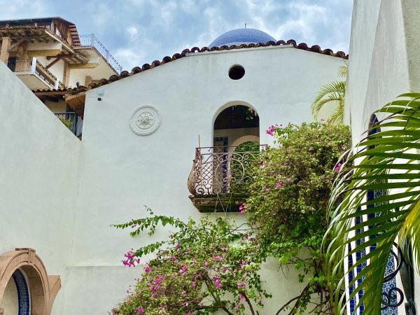 Richard and Suzy Burton's Home in Puerto Vallarta Lives on as Hacienda ...